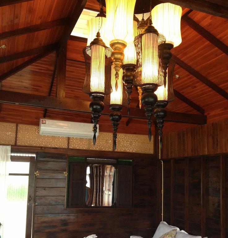 At Casa Guesthouse Amphawa Kamer foto
