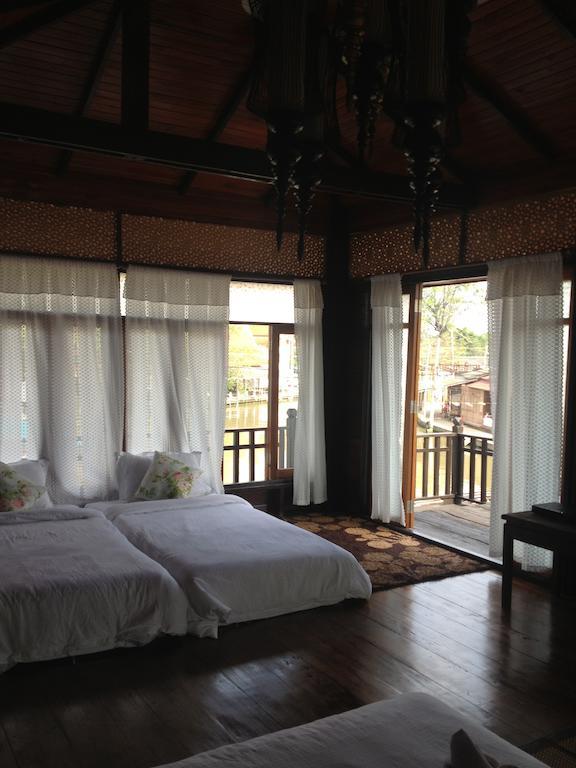 At Casa Guesthouse Amphawa Kamer foto