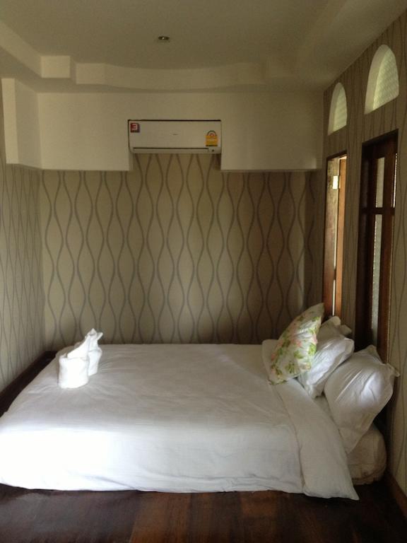 At Casa Guesthouse Amphawa Buitenkant foto