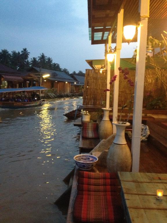 At Casa Guesthouse Amphawa Buitenkant foto