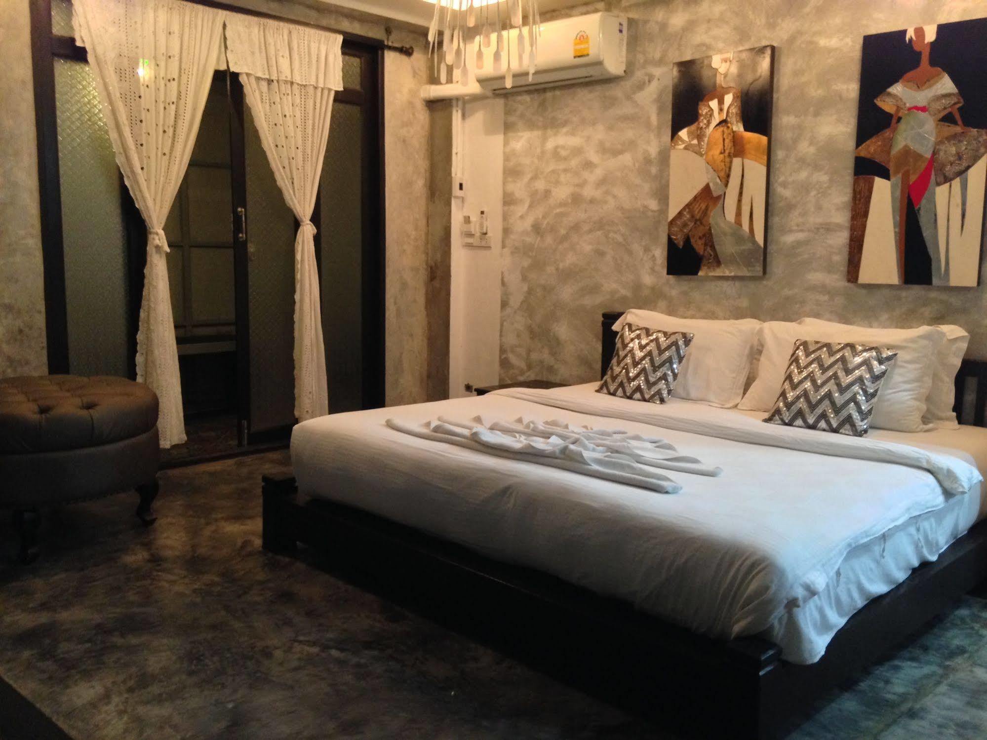 At Casa Guesthouse Amphawa Buitenkant foto