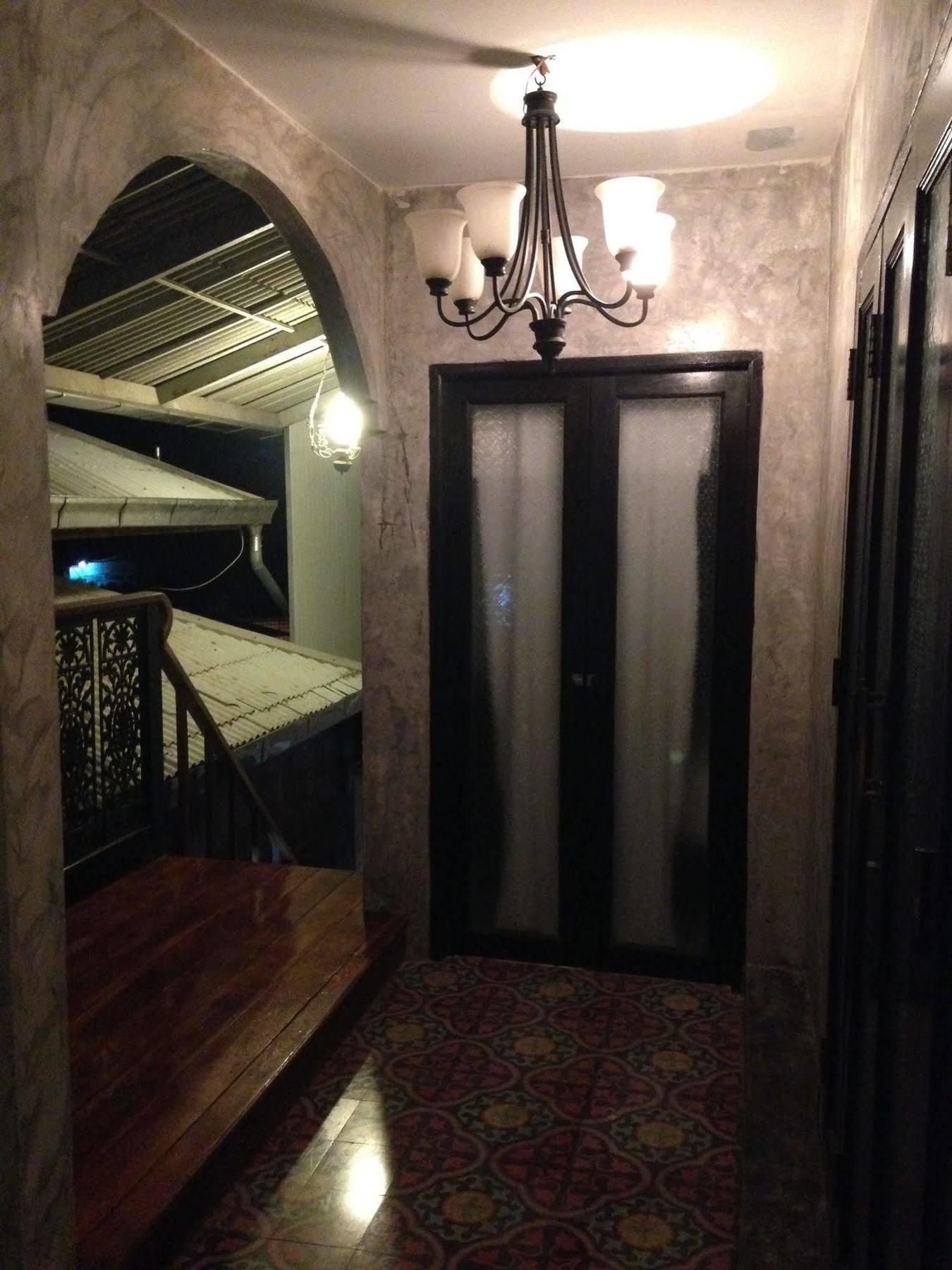 At Casa Guesthouse Amphawa Buitenkant foto