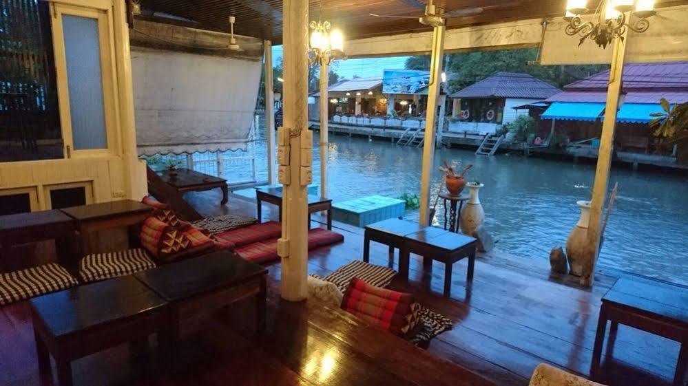 At Casa Guesthouse Amphawa Buitenkant foto